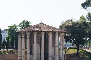 roma - tempio di vesta foto