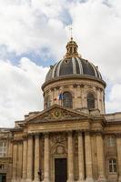 edificio storico a parigi francia foto