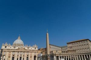 edifici in vaticano, la santa sede a roma, italia. parte della basilica di san pietro. foto