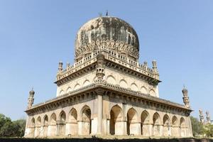 moschea qutub shahi a hyderabad, la capitale dello stato di telangana in india foto