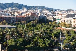 facciate di edifici di grande interesse architettonico nella città di barcellona - spagna foto