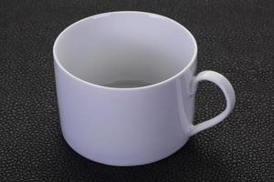 tazza di ceramica vuota foto