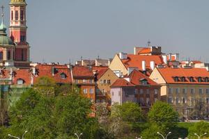 centro storico dal fiume vistola paesaggio pittoresco nella città di varsavia, in polonia foto