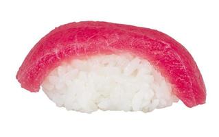 primo piano di un sushi di tonno foto
