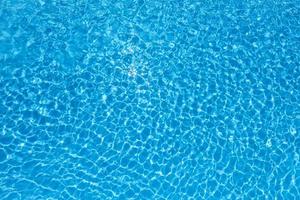 acqua in piscina foto
