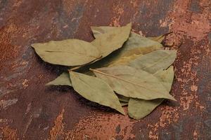 foglie di alloro secche foto