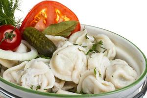 ciotola con piatto tradizionale russo - pelmeni foto