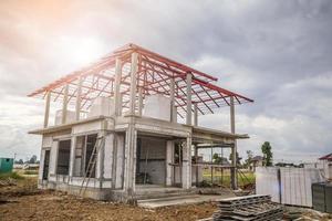 costruzione residenziale nuova casa in corso in cantiere foto