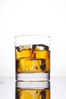 whisky in vetro foto
