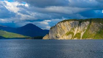 le montagne dell'isola vicino a norris point, newfoundland, sant'antonio, canada foto