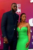 los angeles 12 luglio - lebron james, savannah brinson james at the space jam - una nuova anteprima legacy al microsoft theater il 12 luglio 2021 a los angeles, ca foto