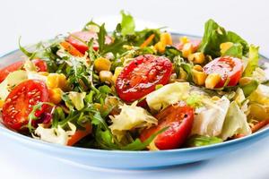 mangiare sano - insalata di verdure foto