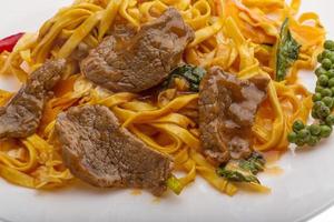 tagliatelle fritte con manzo foto