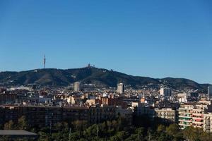 facciate di edifici di grande interesse architettonico nella città di barcellona - spagna foto