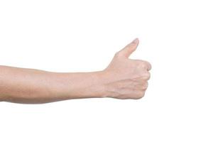 primo piano della mano maschile che mostra il segno dei pollici isolato su sfondo bianco con un tracciato di ritaglio. foto