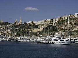 l'isola di gozo sul mar mediterraneo foto