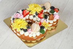 torta con fiori foto