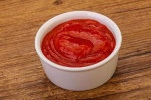 salsa messicana alla sriracha con peperoncino piccante foto