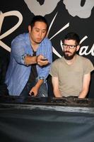 Los Angeles, 18 giugno - Joe Hahn, Brad Delson alla cerimonia di induzione del rockwalk del parco dei Linkin presso il Guitar Center il 18 giugno 2014 a Los Angeles, California foto