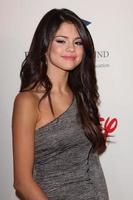 Los angeles, nov 1 - selena gomez arriva al gala stelle 2011 a beneficio del fondo di realizzazione al beverly hilton hotel il 1 novembre 2011 a beverly hills, ca foto