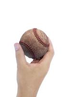 baseball in mano su sfondo bianco foto