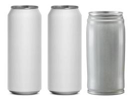 lattine di alluminio su sfondo bianco per il design foto