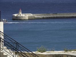 la città di valletta sull'isola di malta foto