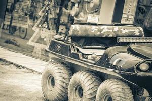 holbox quintana roo mexico 2021 buggy golf cart 6 ruote muddy street village holbox mexico. foto