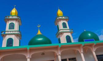 oro turchese thalang moschea lil abidin moschea architettura phuket thailandia. foto