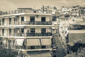 atene attica grecia 2018 tipiche strade strade edifici automobili in grecia capitale atene grecia. foto