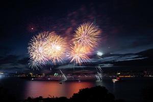 fuochi d'artificio sullo stretto del Bosforo, Istanbul, Turchia foto