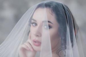 bella sposa con trucco da sposa foto