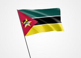 bandiera del mozambico che vola in alto sullo sfondo bianco isolato. 25 giugno collezione di bandiere nazionali mondiali del giorno dell'indipendenza del mozambico. illustrazione 3d della bandiera della nazione foto