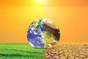Immagine del concetto di riscaldamento globale che mostra gli effetti della terraferma sull'ambiente in evoluzione foto