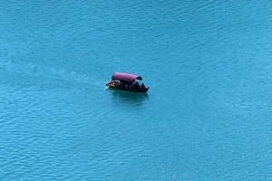 bellissime sponde del lago sanguinante in slovenia foto