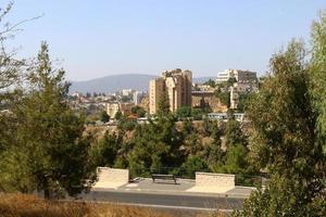 paesaggio in una piccola città nel nord di Israele foto