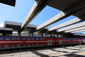 moderne stazioni ferroviarie e ferroviarie in Israele foto