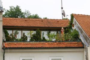 tetti di tegole della città di ljubljana la capitale della slovenia. foto