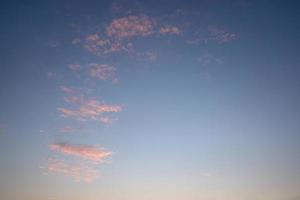 cielo con nuvole rosse foto