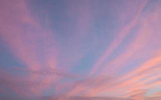 cielo con nuvole rosse foto