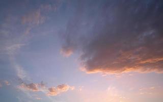 cielo con nuvole rosse foto