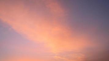 cielo con nuvole rosse foto