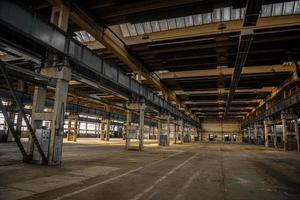 grande sala industriale di una stazione di riparazione