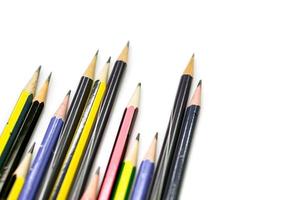 matite colorate in legno isolare su sfondo bianco. foto
