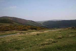 una vista della campagna gallese inear llangollen al passo a ferro di cavallo foto