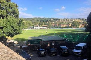 bagno nel Regno Unito nell'agosto 2020. una vista della città di Bath al sole del pomeriggio foto