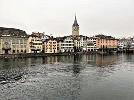 una vista di zurigo in svizzera foto