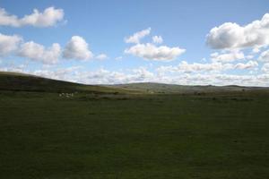 una vista del parco nazionale di dartmoor nel devon dalla vetta foto