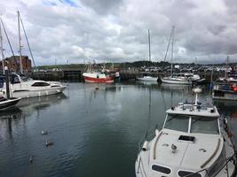 Padstow in Cornovaglia nell'agosto 2020. una vista del porto di Padstow che mostra tutte le barche da pesca foto