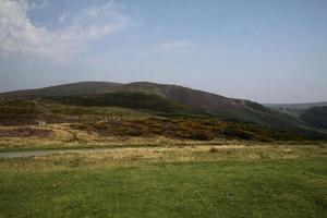 una vista della campagna gallese inear llangollen al passo a ferro di cavallo foto